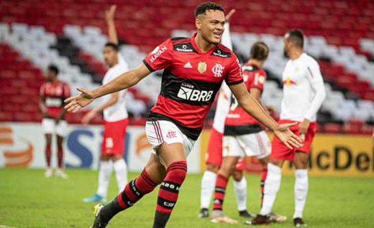 VÍDEO: assista ao golaço de bicicleta de Muniz na derrota do Flamengo para o Red Bull Bragantino