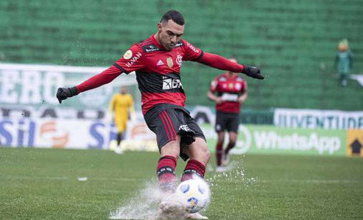 Marcelo D2 critica gramado após derrota do Flamengo, e Juventude brinca: 'Da Neblina não reclama'