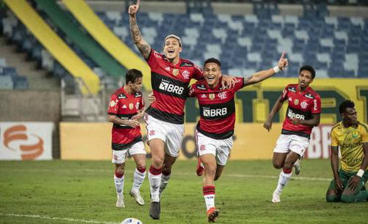 Desfalques abrem espaço para retorno de dupla 'renegada' por Renato Gaúcho no Flamengo