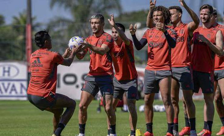 Com clima descontraído e treino tático, Flamengo encerra preparação para enfrentar o São Paulo
