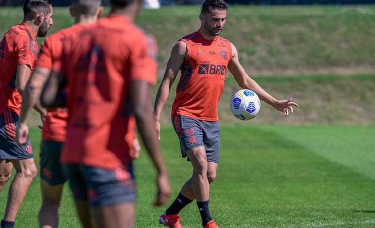 Com Thiago Maia, Flamengo divulga os relacionados para encarar o São Paulo; veja lista