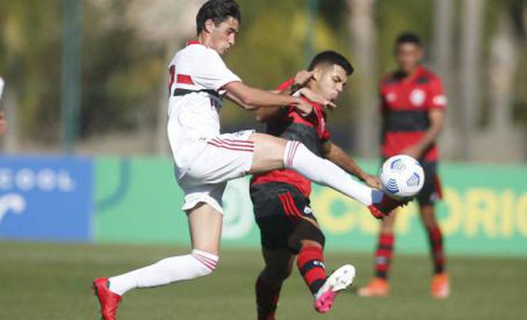 Em jogo agitado, São Paulo e Flamengo empatam em Cotia na ida da semifinal do Brasileiro sub-17