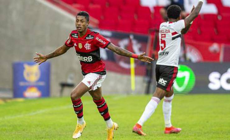 Com hat-trick de Bruno Henrique, Flamengo goleia o São Paulo de virada no Maracanã