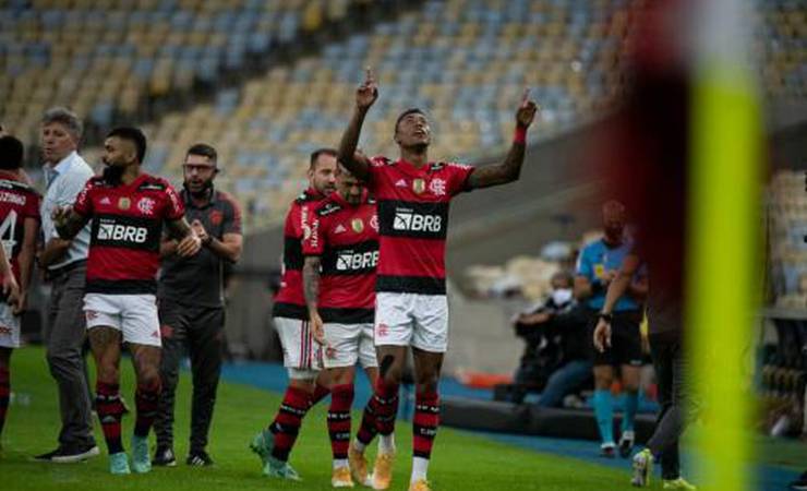 Para 'ganhar tudo' na temporada, Flamengo enfrenta o Athletico pressionado pela vitória