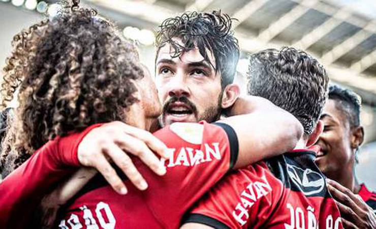 Gustavo Henrique destaca clima leve no Flamengo e elogia Renato: 'Ele nos traz confiança dia após dia'