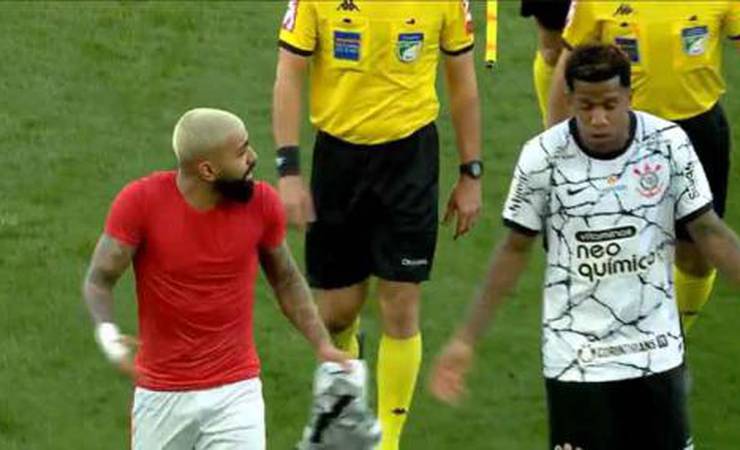 Gabigol contesta reclamação de Gil em vitória do Flamengo: 'Tem que saber perder também, pô!'
