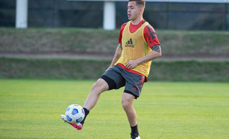 Flamengo divulga imagens do trabalho de recuperação de Piris da Motta