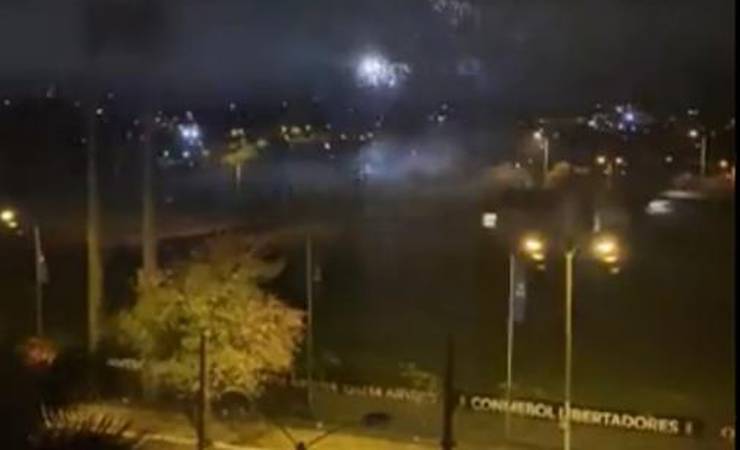 VÍDEO: Dirigentes filmam foguetório no hotel do Flamengo em Assunção: 'Na picaretagem não vão levar'
