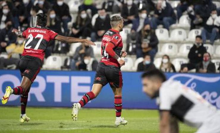 Arrascaeta entra no top 10 dos maiores artilheiros do Flamengo em Libertadores