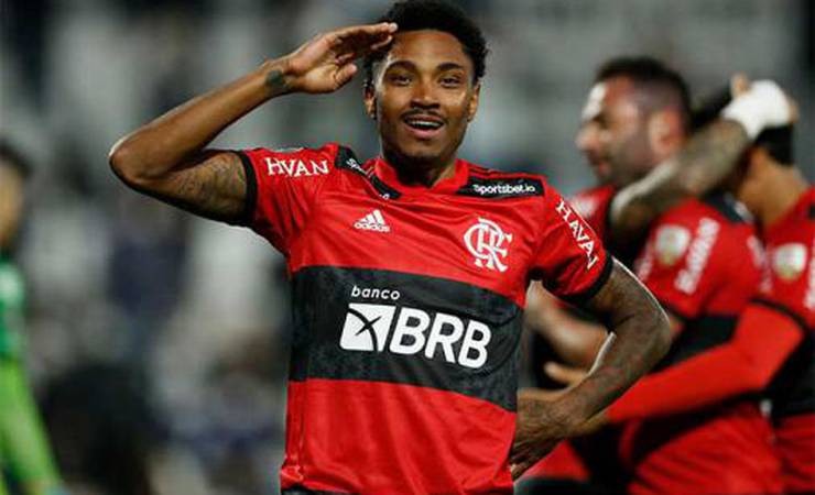 Em alta com Renato Gaúcho, Vitinho vive a temporada mais artilheira pelo Flamengo