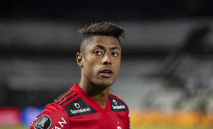 Bruno Henrique explica presente a torcedor do Olimpia: 'Ele foi solidário. Só eu sei o que eu ouvi ali'