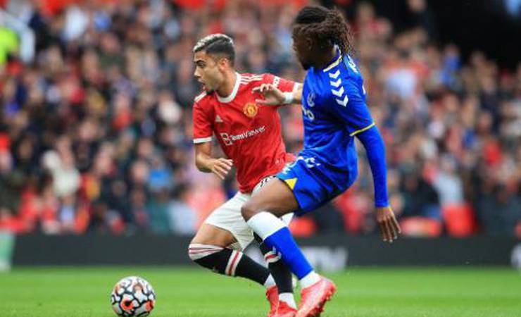 Flamengo faz oferta por meia do Manchester United, publica portal