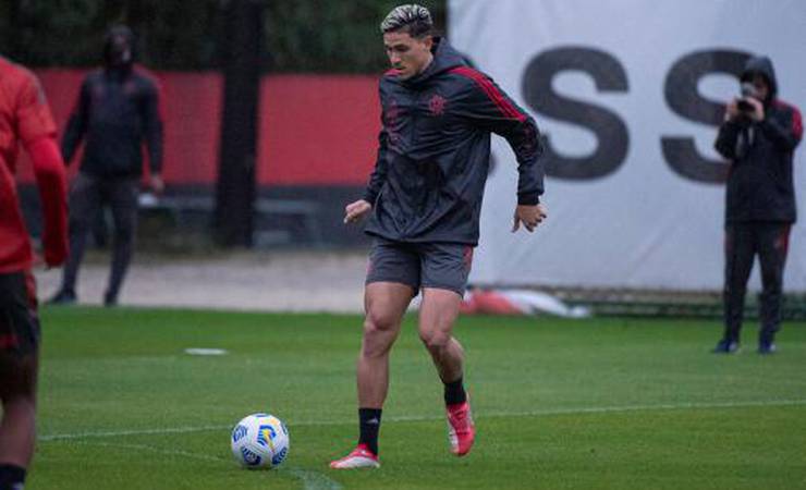 Pedro treina com o elenco do Flamengo e aumenta chance de retorno contra o Sport