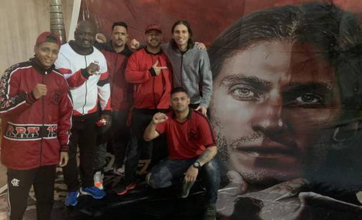 'Querido da Nação': Filipe Luís recebe homenagem da torcida do Flamengo e promete ida à arquibancada