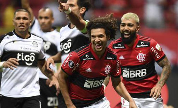 Arão dá declaração curiosa sobre o elenco do Flamengo e fala sobre reforços: 'É o Flamengo que ganha'