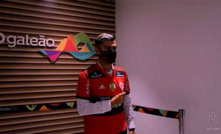 Reforço do Flamengo na área! Andreas Pereira desembarca no Rio: 'Chego aqui para conquistar títulos'