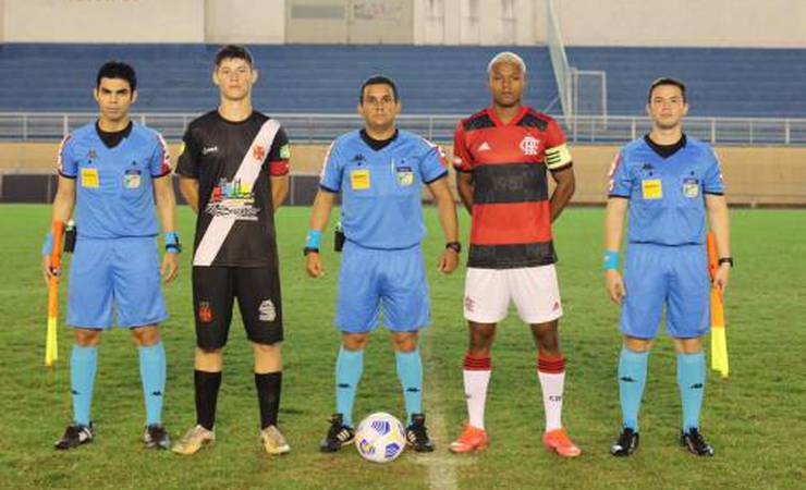 Flamengo goleia Vasco (AC) por 12 a 0 e doa equipamentos ao rival após duelo na Copa do Brasil Sub-17