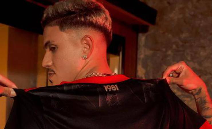 Motorista é preso no Rio de Janeiro suspeito de roubar e vender novo uniforme do Flamengo