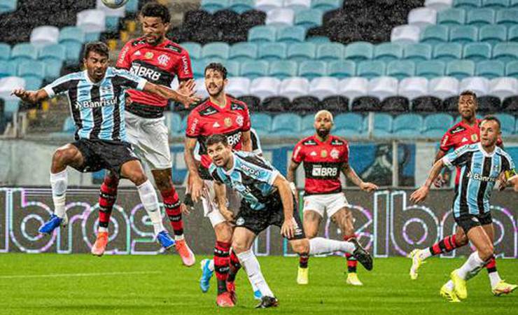 Flamengo goleia o Grêmio com brilho de contestados e encaminha vaga na semifinal da Copa do Brasil