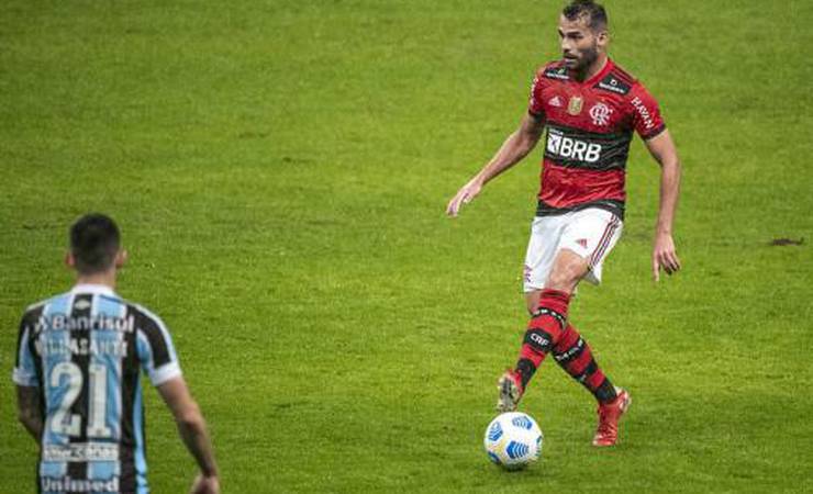 Atuação de Thiago Maia reacende discussão sobre meio de campo do Flamengo