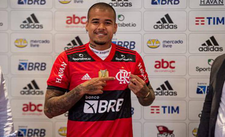 Kenedy deixa o Flamengo após Chelsea solicitar retorno imediato