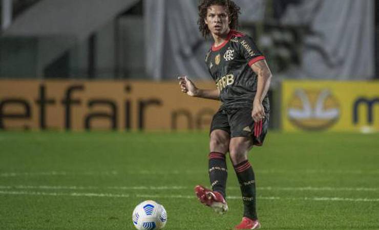 Arão comemora goleada do Flamengo sobre o Santos e diz: 'A gente segue nessa caminhada em busca do tri'