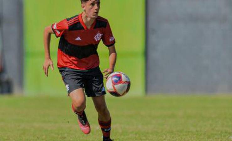 No sub-16, Mateus Pipino revela desejo de fazer história pelo Flamengo e inspiração em Diego