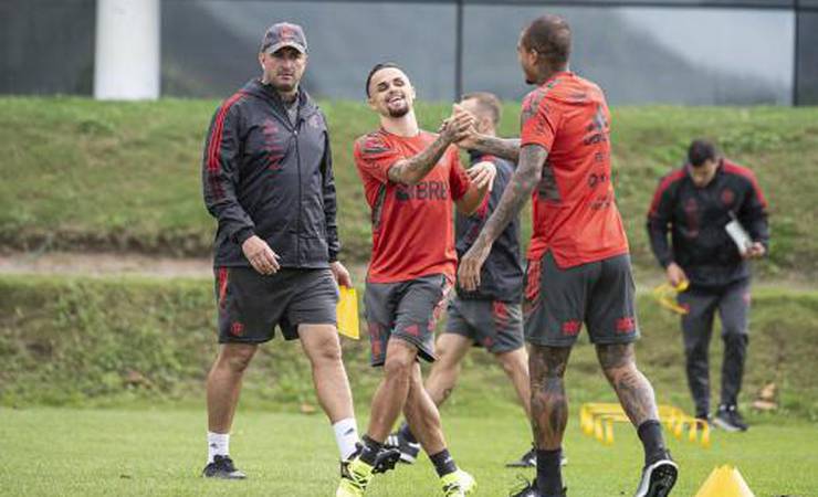 Rodrigo Caio entra em fase final de recuperação, e Kenedy trabalha com grupo do Flamengo pela primeira vez