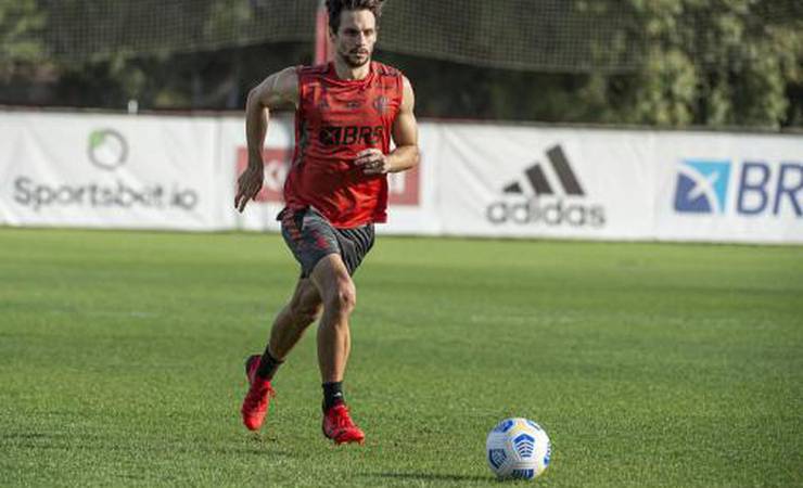 Cirurgias de Rodrigo Caio, Vitinho e César são realizadas; saiba quando trio do Flamengo inicia recuperação