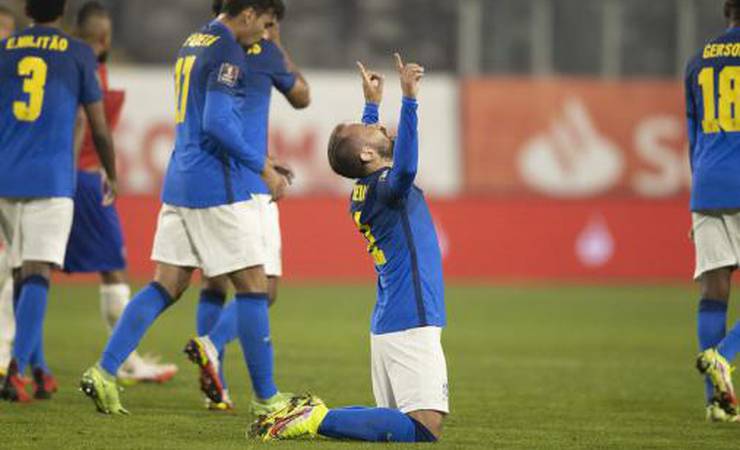 Flamengo salvou Tite? Rubro-negros 'quebram' a internet após gol decisivo de Everton Ribeiro