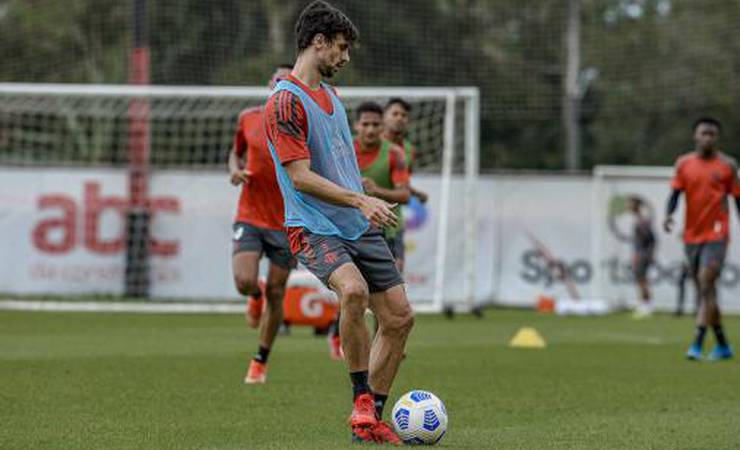Rodrigo Caio dá mais um passo rumo ao retorno aos jogos do Flamengo
