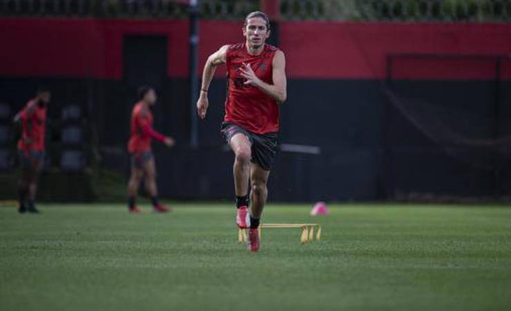 Flamengo eleva carga e intensidade de treinos para manter elenco em ritmo; Kenedy ‘pega mais pesado'