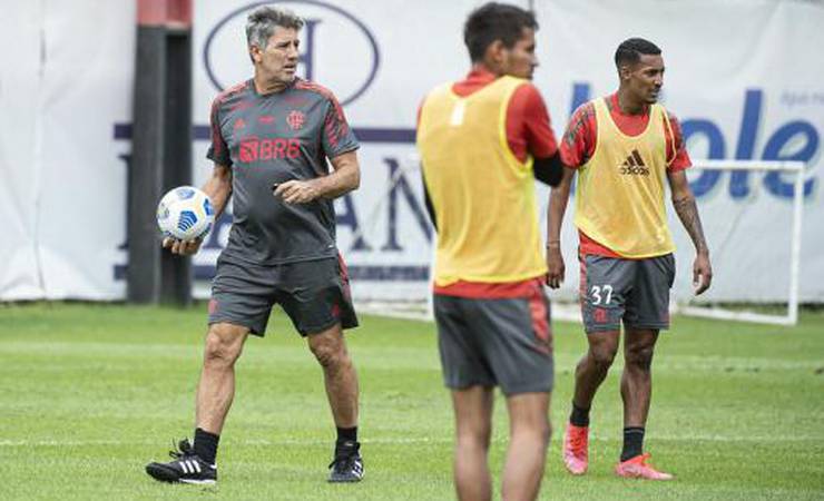 Renato Gaúcho comanda atividade no Ninho com o elenco do Flamengo