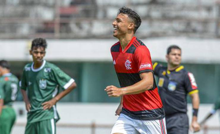 Meia marca quatro vezes, Flamengo goleia o Gama e avança na Copa do Brasil Sub-17; veja os gols!