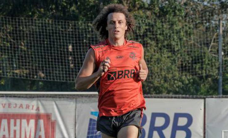 David Luiz treina no Ninho do Urubu e não defenderá o Flamengo na partida com o Grêmio neste domingo