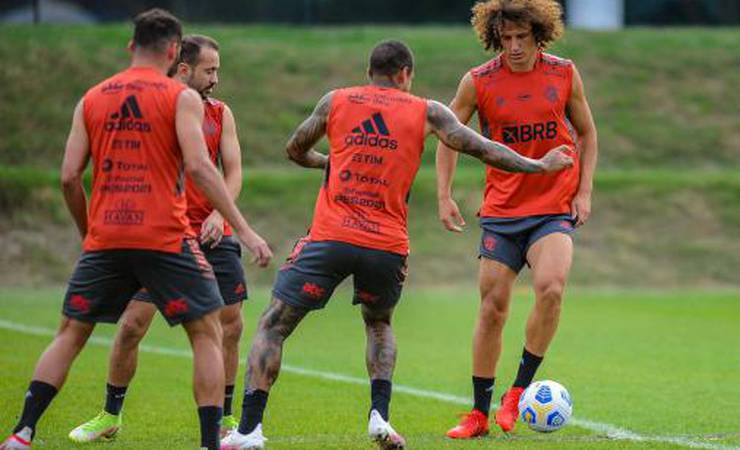 David Luiz, do Flamengo, realiza primeiro treino com bola no Ninho do Urubu