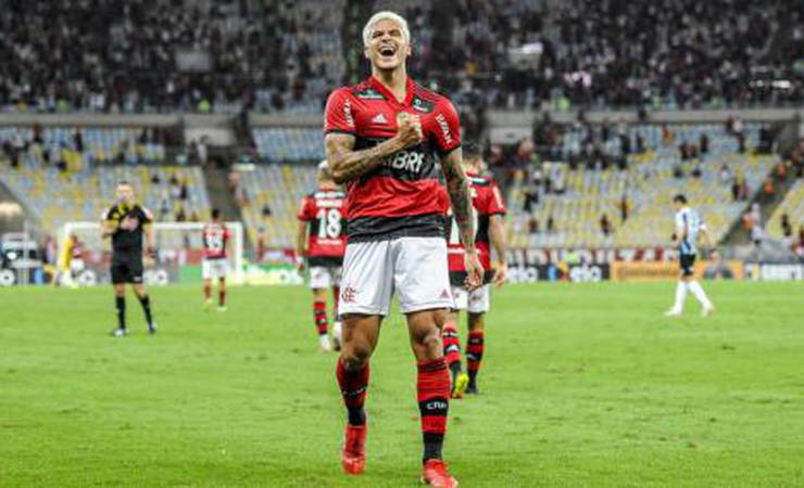 'Cada vez que vestir essa camisa, darei meu melhor', afirma Pedro após brilhar na vitória do Flamengo