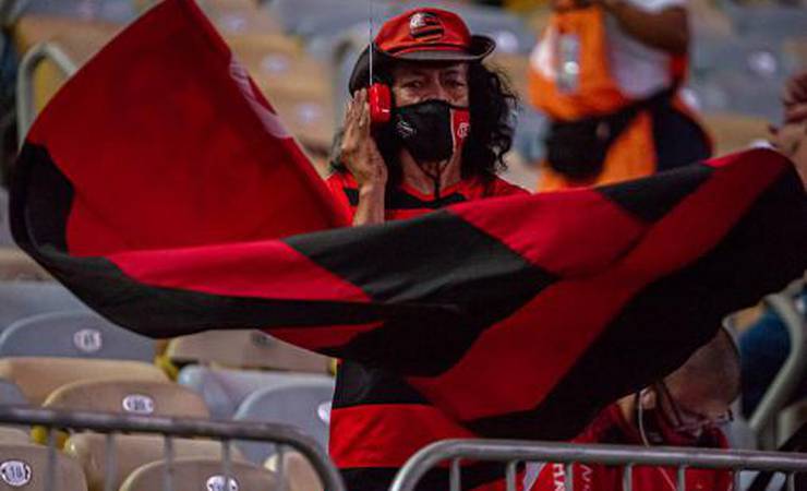 Após 553 dias, torcedores do Flamengo comemoram reencontro com o Maracanã