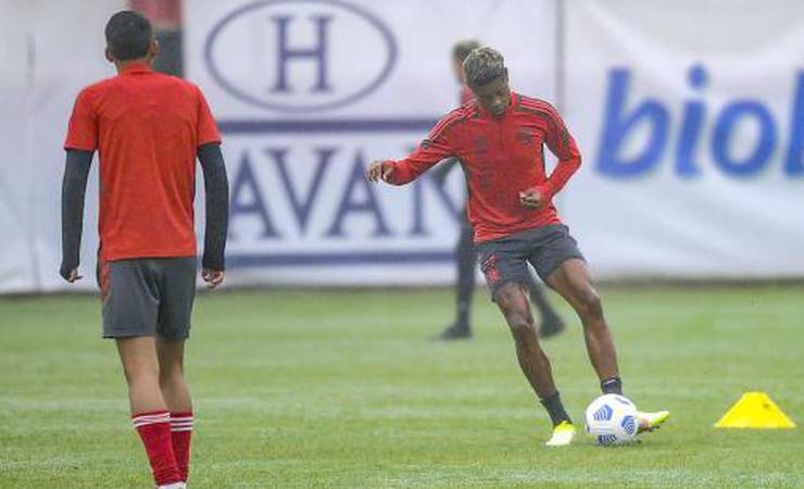 Com Bruno Henrique em transição, veja como foi o treino do Flamengo no Ninho do Urubu