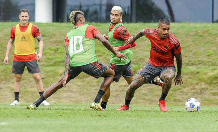 Possível estreante, Kenedy busca repetir trajetória de sucesso de reforços antecessores no Flamengo