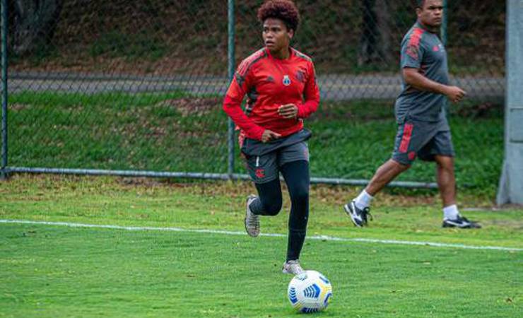 Sorriso, do Flamengo, demonstra confiança para o Campeonato Carioca Feminino: ‘Vamos buscar esse hexa’
