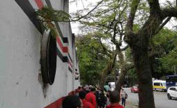 Torcida do Flamengo encara filas na manhã de semifinal da Libertadores