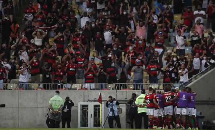 Futebol em tempos de pandemia: Flamengo x Barcelona leva torcida de volta ao 'velho normal' no Maracanã