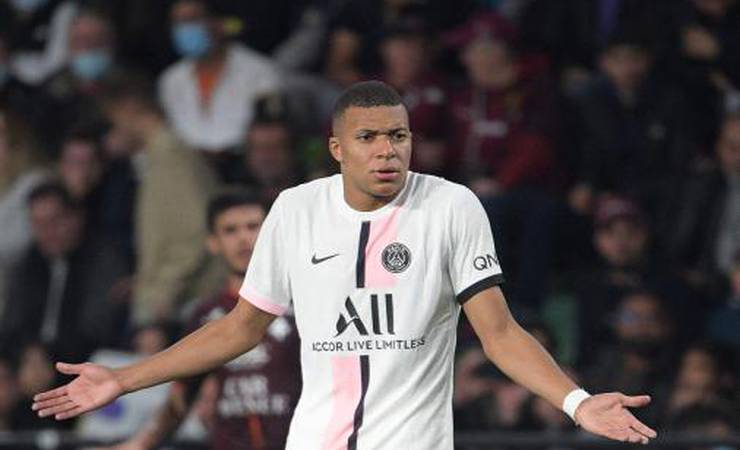 Dirigente do PSG critica assédio de Real Madrid por Mbappé