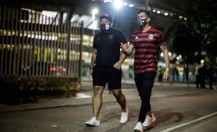 Protocolos impediram entrada de uma centena de infectados com Covid-19 em jogos do Flamengo