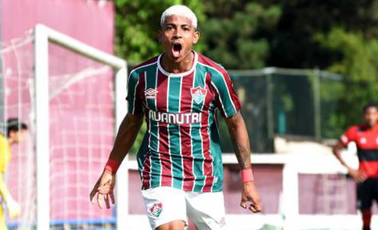 'Carrasco' do Flamengo na base, John Kennedy tem chance no clássico em busca de afirmação no Fluminense