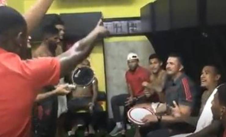 VÍDEO: Com muito samba, jogadores do Flamengo comemoram vaga à final da Libertadores