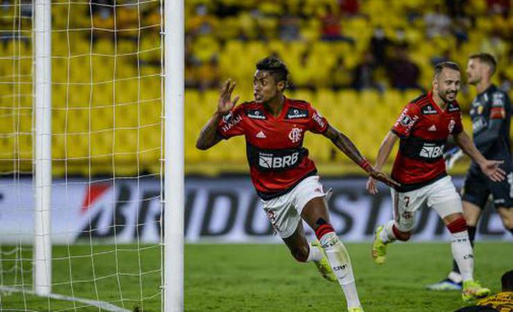 Rei da América, Bruno Henrique faz sua Libertadores mais artilheira pelo Flamengo e cola em Zico em ranking