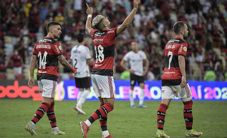 VÍDEO: veja os melhores momentos da vitória do Flamengo sobre o Athletico-PR pelo Brasileirão