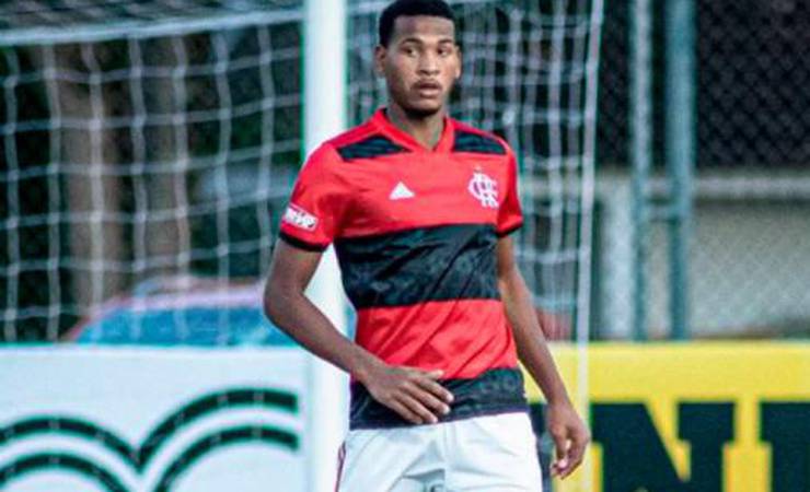 Garoto do Ninho relacionado pela primeira vez: conheça Cleiton, zagueiro do Sub-20 do Flamengo